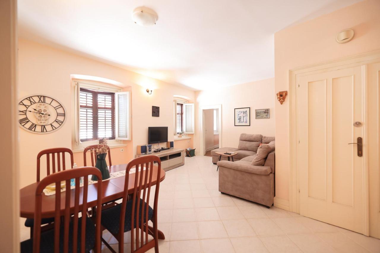 Two Bedroom In Center Igor Apartment