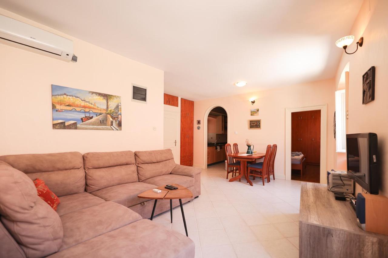 Two Bedroom In Center Igor
