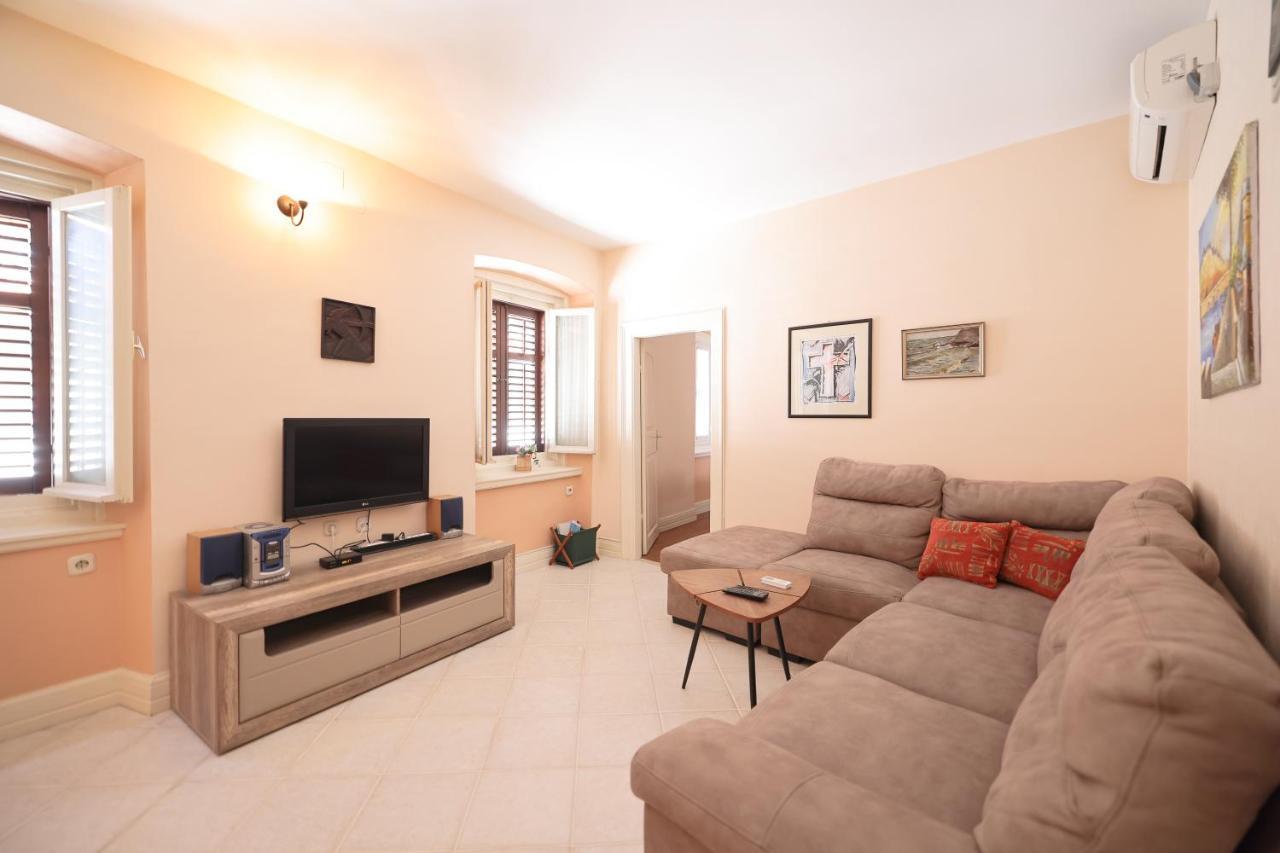 Apartment Two Bedroom In Center Igor