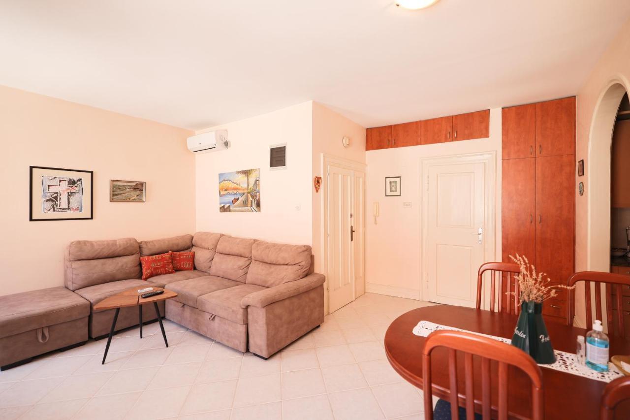 Two Bedroom In Center Igor Apartment *