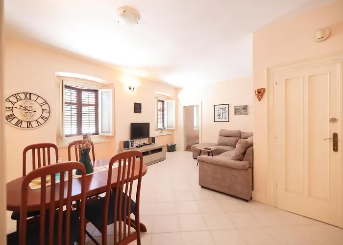 Two Bedroom Apartment In City Center Igor