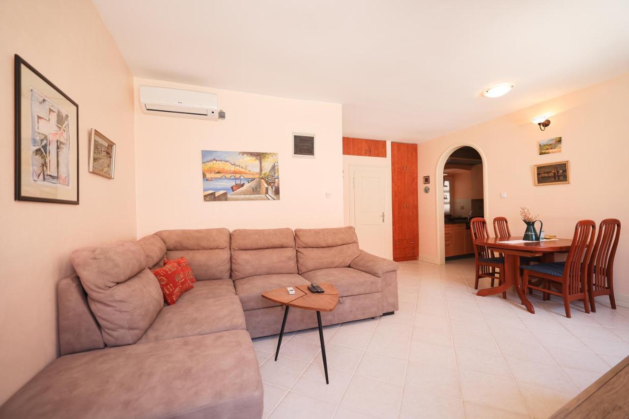Apartment Two Bedroom In Center Igor